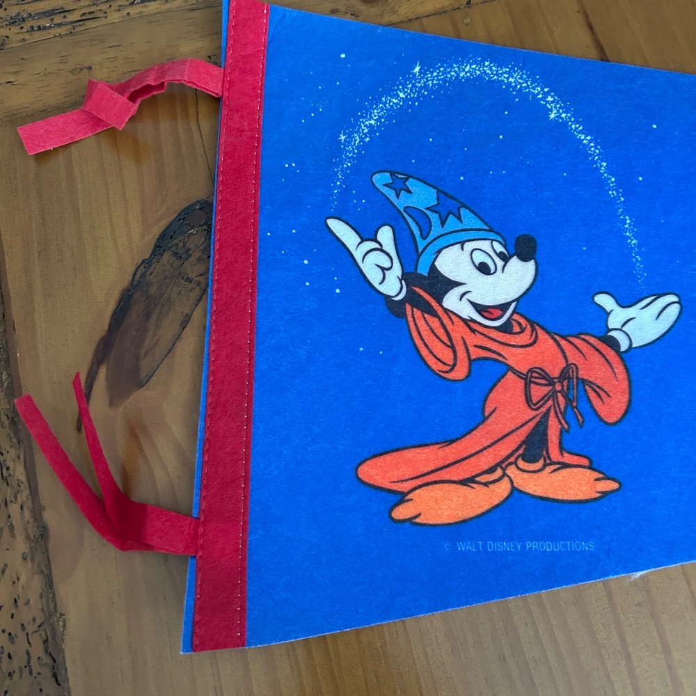 LIKE NEW! Vintage Disneyworld Mickey Fantasia Fantasyland Felt Pennant - Picture 4 of 7